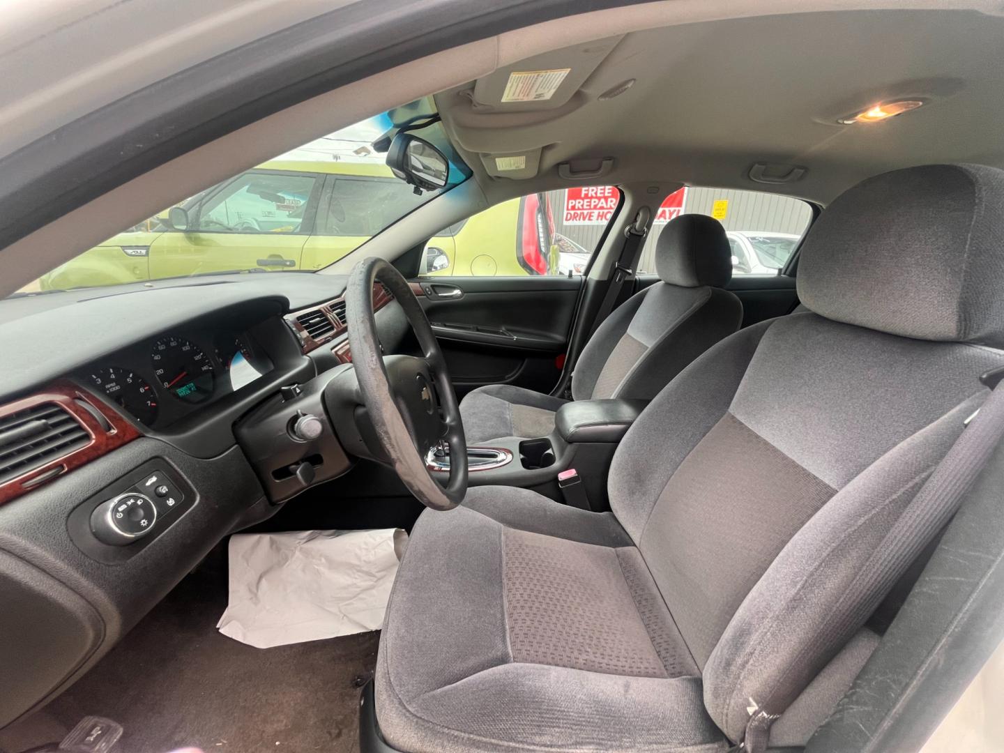 2009 BLACK CHEVROLET IMPALA LS LS (2G1WB57KX91) with an 3.5L V6 OHV 16V FFV engine, 4-Speed Automatic transmission, located at 8101 E. Skelly Dr., Tulsa, OK, 74129, (918) 592-3593, 36.121891, -95.888802 - Photo#5